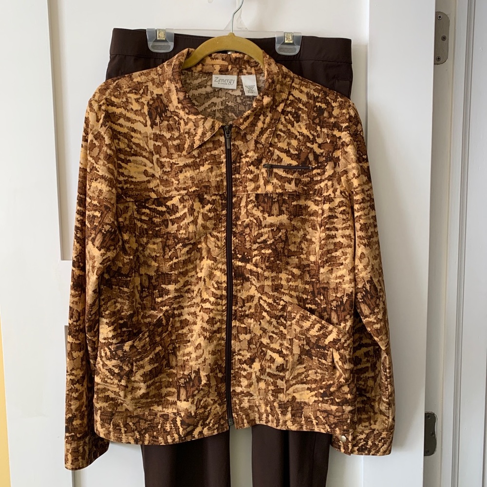 CHICOS ZENERGY ANIMAL PRINT JACKET AND PANTS SZ 1 M